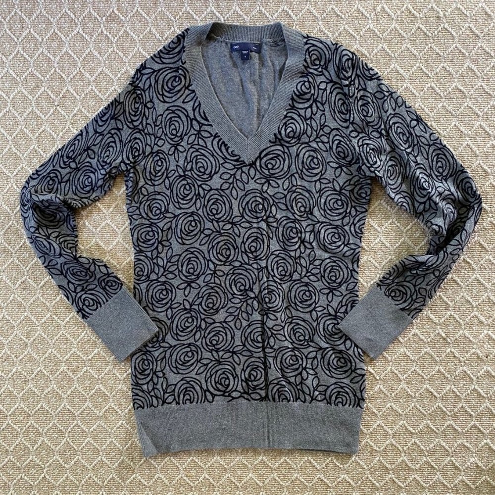 Grey and Black Rose V-Neck Sweater, Gap Size Small